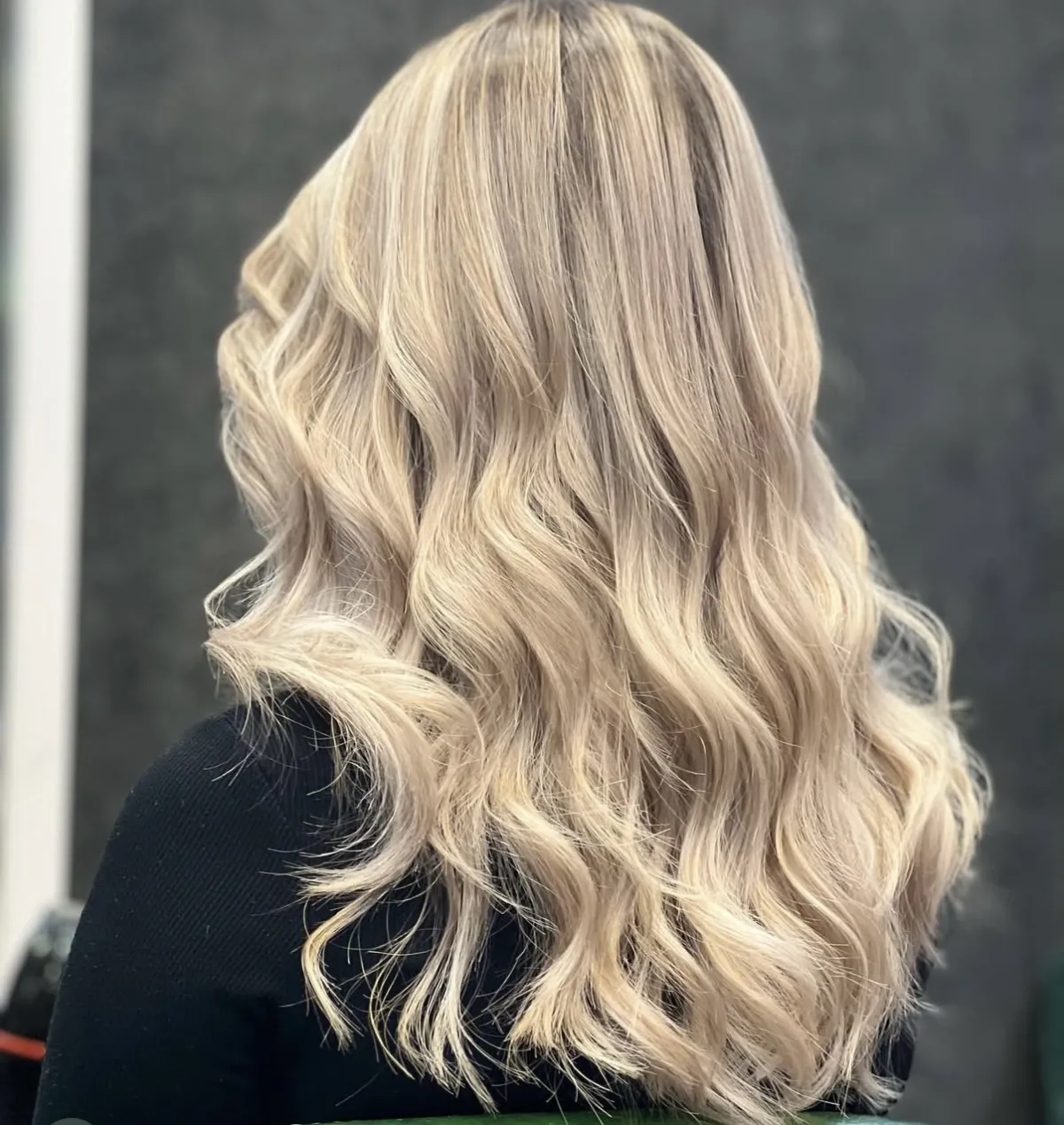 Airtouch-Strähnen – feine, natürliche Farbverläufe für kühles Blond – Ness
