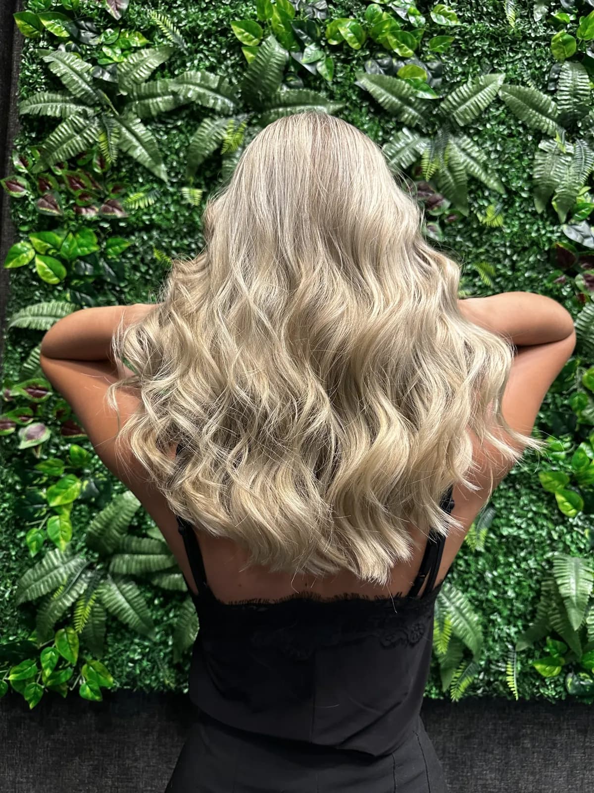 Strähnen-Technik – natürliches Blond mit Highlights bei Ness Friseursalon